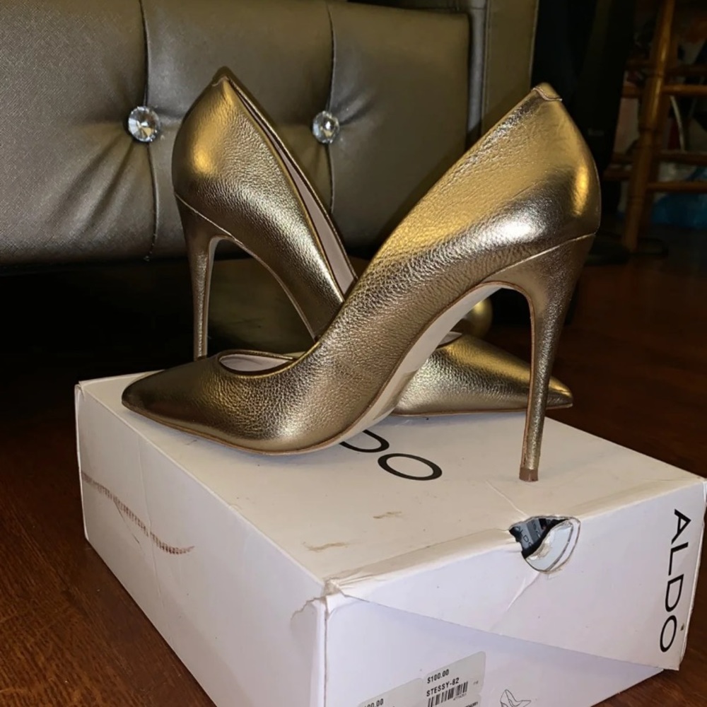 ❌SOLD❌ALDO Gold Stessy Heels {like new}